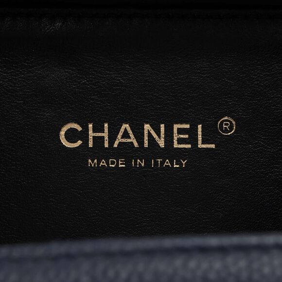 Chanel Caviar Leather CC Filigree Small Vanity Case - Picture 8 of 13